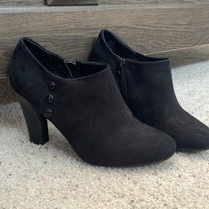 Madeline - black velvet heel. 4in